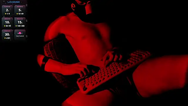 Snapshot of tailer_ chatting on 07/09/26, 10:58 tailer online show from 07/09/26, 10:58
