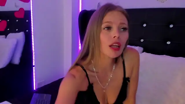 Laurablue online show from 02/25/25, 09:13