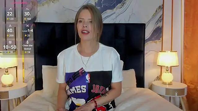 Laurablue online show from 12/21/25, 10:06