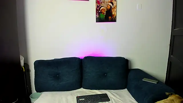 Snapshot of AndreaAndKarina chatting on 09/21/25, 05:58 AndreaAndKarina online show from 09/21/25, 05:58