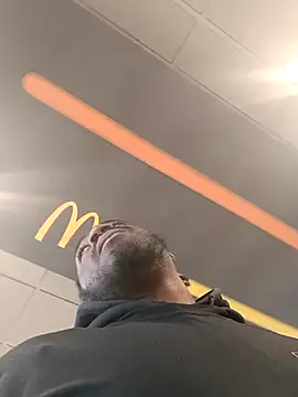 Snapshot of MRHANDSOME3800 chatting on 03/17/25, 09:34 MRHANDSOME3800 online show from 03/17/25, 09:34