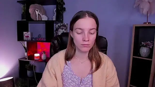 Snapshot of kenzie_x chatting on 12/13/24, 01:55 kenzie x online show from 12/13/24, 01:55