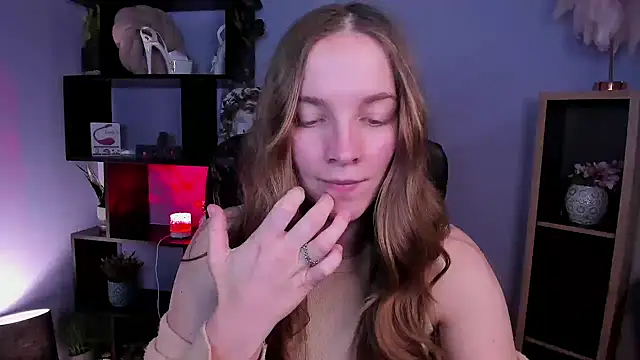 Snapshot of kenzie_x chatting on 12/17/24, 11:06 kenzie x online show from 12/17/24, 11:06