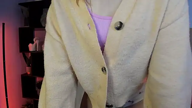 Snapshot of kenzie_x chatting on 02/10/25, 09:25 kenzie x online show from 02/10/25, 09:25