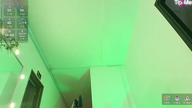 Snapshot of Samara_Hillss chatting on 10/31/25, 01:12 Samara Hillss online show from 10/31/25, 01:12