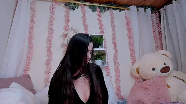 Idara and Edahi01 online show from 10/25/25, 04:02