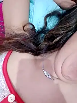 Snapshot of Fatina111 chatting on 11/12/25, 03:07 Fatina111 online show from 11/12/25, 03:07