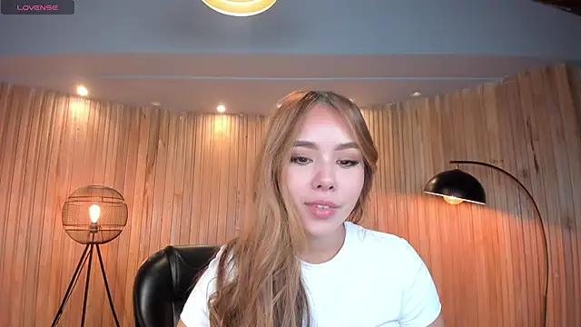 CarolineGraceX online show from 03/11/25, 10:40