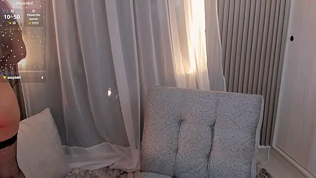 Snapshot of CarolineGraceX chatting on 06/02/26, 01:57 CarolineGraceX online show from 06/02/26, 01:57