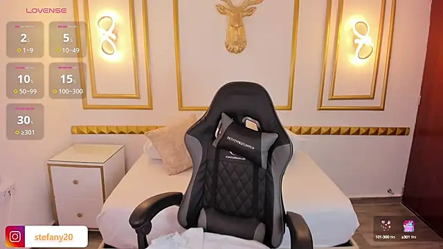 amor smith  online show from 03/18/25, 02:58