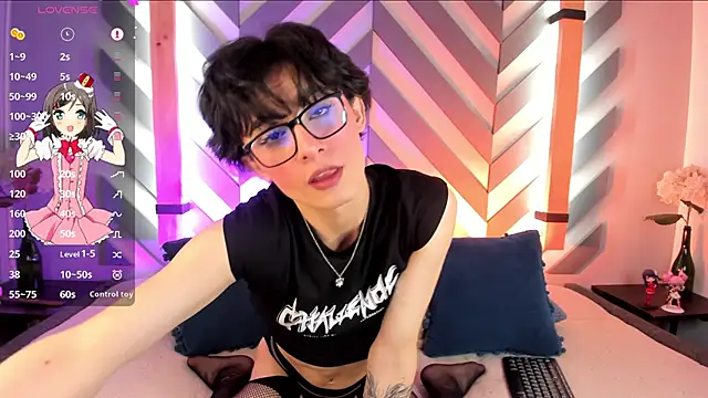 Snapshot of cherryy_boy chatting on 12/18/24, 09:51 cherryy boy online show from 12/18/24, 09:51