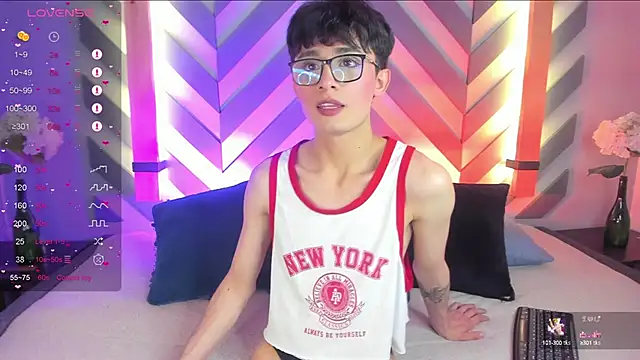 Snapshot of cherryy_boy chatting on 02/14/25, 10:36 cherryy boy online show from 02/14/25, 10:36