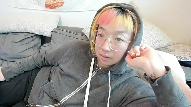 Snapshot of luxgray chatting on 12/09/24, 06:14 luxgray online show from 12/09/24, 06:14