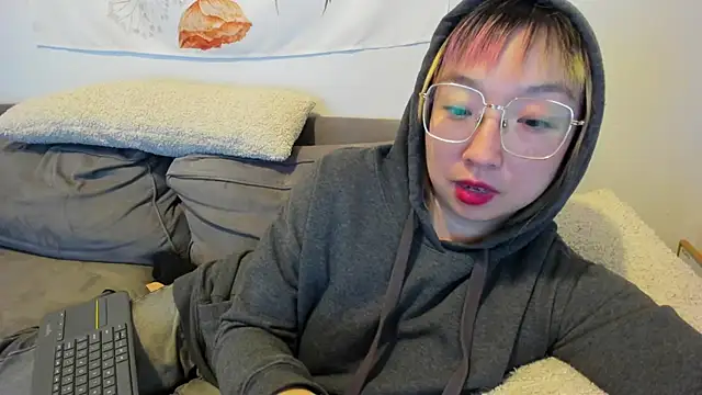 Snapshot of luxgray chatting on 02/01/25, 04:03 luxgray online show from 02/01/25, 04:03