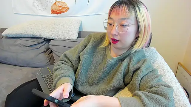 Snapshot of luxgray chatting on 02/08/25, 09:25 luxgray online show from 02/08/25, 09:25