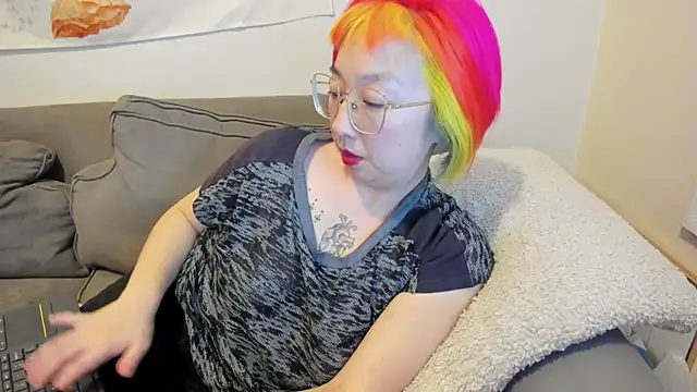 Snapshot of luxgray chatting on 03/18/25, 12:27 luxgray online show from 03/18/25, 12:27