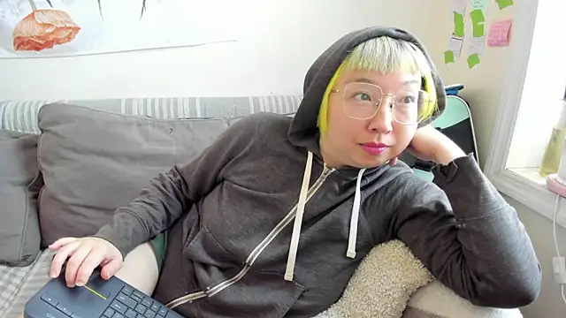 Snapshot of luxgray chatting on 04/18/26, 03:16 luxgray online show from 04/18/26, 03:16