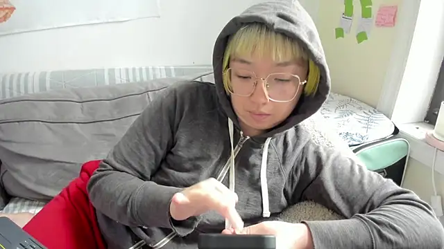 Snapshot of luxgray chatting on 05/11/26, 04:59 luxgray online show from 05/11/26, 04:59