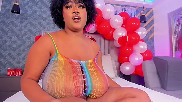 Snapshot of NiiaMoore chatting on 02/15/25, 08:22 NiiaMoore online show from 02/15/25, 08:22