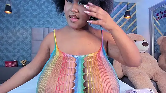 Snapshot of NiiaMoore chatting on 02/28/25, 07:35 NiiaMoore online show from 02/28/25, 07:35