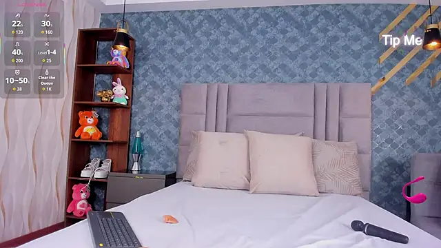 Snapshot of NiiaMoore chatting on 10/03/25, 10:18 NiiaMoore online show from 10/03/25, 10:18