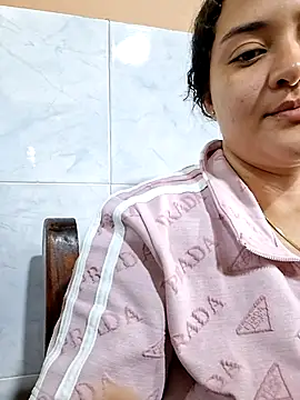 Snapshot of Liancy chatting on 09/22/25, 07:27 Liancy online show from 09/22/25, 07:27