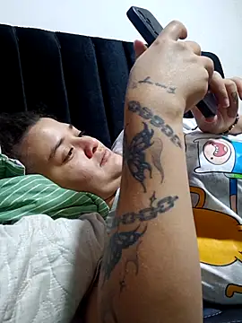 Snapshot of Liancy chatting on 12/18/25, 04:46 Liancy online show from 12/18/25, 04:46