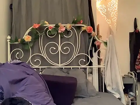 Snapshot of BuziCycki chatting on 01/06/25, 07:45 BuziCycki online show from 01/06/25, 07:45