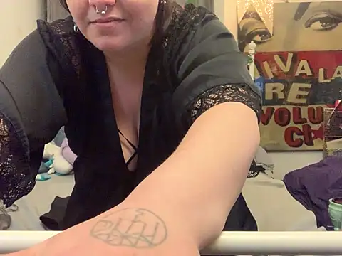 Snapshot of BuziCycki chatting on 01/17/25, 04:57 BuziCycki online show from 01/17/25, 04:57