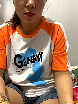 Snapshot of Baby-bigtits chatting on 10/28/25, 01:09 Baby-bigtits online show from 10/28/25, 01:09