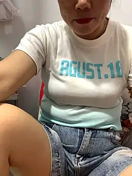 Snapshot of Baby-bigtits chatting on 10/30/25, 12:45 Baby-bigtits online show from 10/30/25, 12:45