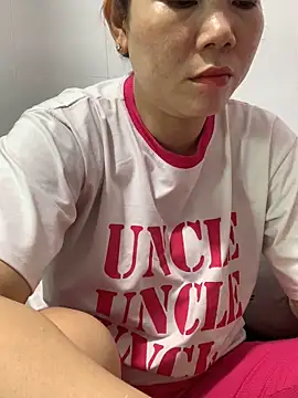 Snapshot of Baby-bigtits chatting on 11/04/25, 02:54 Baby-bigtits online show from 11/04/25, 02:54