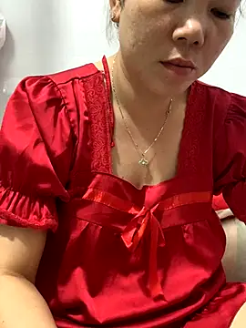 Snapshot of Baby-bigtits chatting on 11/10/25, 01:10 Baby-bigtits online show from 11/10/25, 01:10