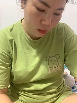 Snapshot of Baby-bigtits chatting on 12/05/25, 10:46 Baby-bigtits online show from 12/05/25, 10:46