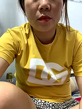 Snapshot of Baby-bigtits chatting on 12/15/25, 03:05 Baby-bigtits online show from 12/15/25, 03:05