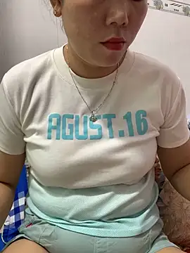 Snapshot of Baby-bigtits chatting on 12/19/25, 04:08 Baby-bigtits online show from 12/19/25, 04:08