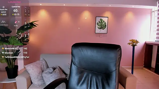 Snapshot of IsabellaaJoness chatting on 02/11/25, 06:01 IsabellaaJoness online show from 02/11/25, 06:01