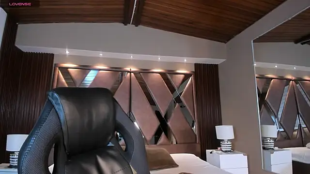 Snapshot of IsabellaaJoness chatting on 12/19/25, 11:06 IsabellaaJoness online show from 12/19/25, 11:06