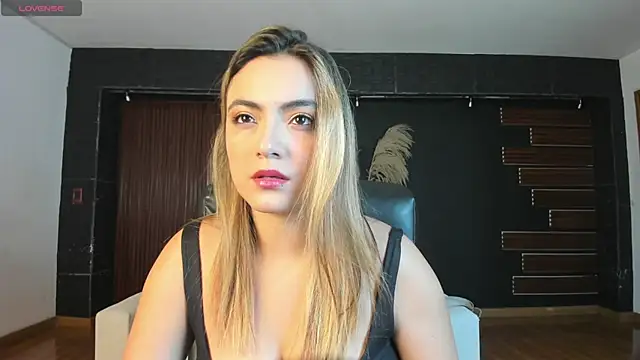 Snapshot of IsabellaaJoness chatting on 02/05/26, 11:48 IsabellaaJoness online show from 02/05/26, 11:48