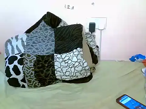 Snapshot of sweet_rozie chatting on 10/18/25, 08:15 sweet rozie online show from 10/18/25, 08:15