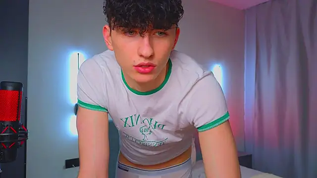 Snapshot of AmondCor chatting on 10/07/25, 01:47 AmondCor online show from 10/07/25, 01:47