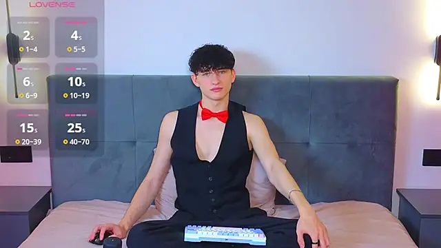 Snapshot of AmondCor chatting on 10/09/25, 12:52 AmondCor online show from 10/09/25, 12:52