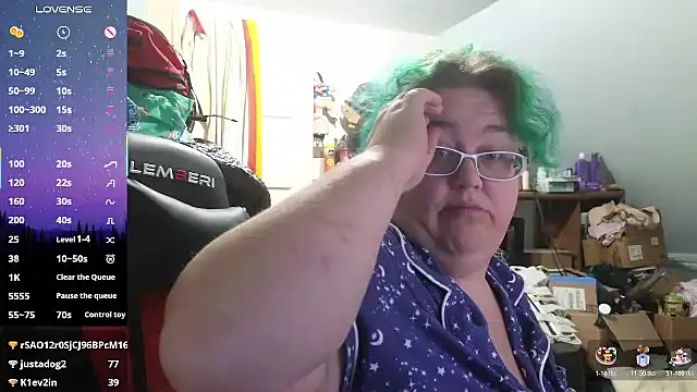 Snapshot of EmberCum chatting on 10/31/25, 07:31 EmberCum online show from 10/31/25, 07:31