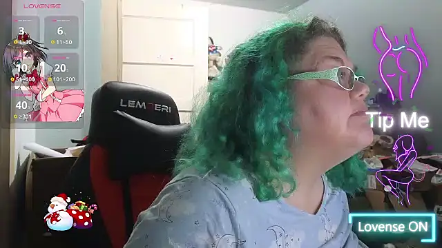 Snapshot of EmberCum chatting on 11/02/25, 11:07 EmberCum online show from 11/02/25, 11:07