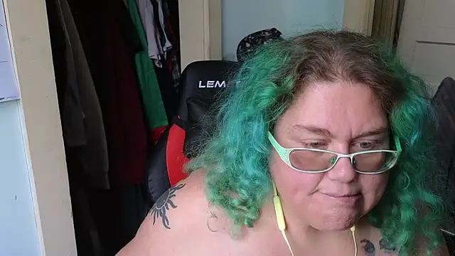 Snapshot of EmberCum chatting on 11/22/25, 05:01 EmberCum online show from 11/22/25, 05:01