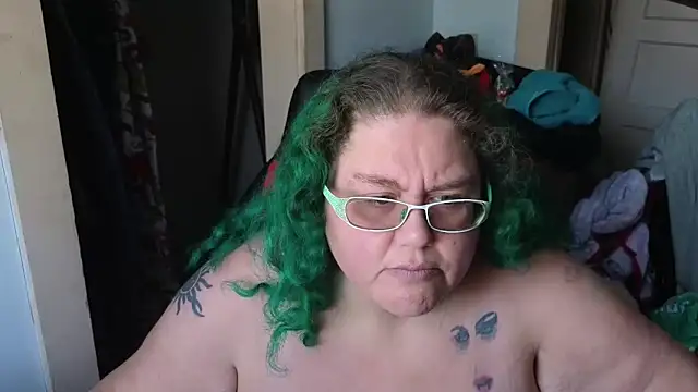 Snapshot of EmberCum chatting on 12/20/25, 03:41 EmberCum online show from 12/20/25, 03:41