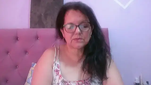 Snapshot of kassandra02 chatting on 06/26/26, 03:27 kassandra02 online show from 06/26/26, 03:27
