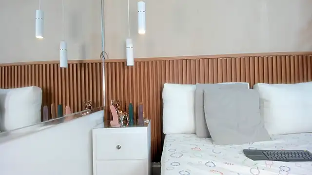 emmy lander online show from 11/05/25, 07:36