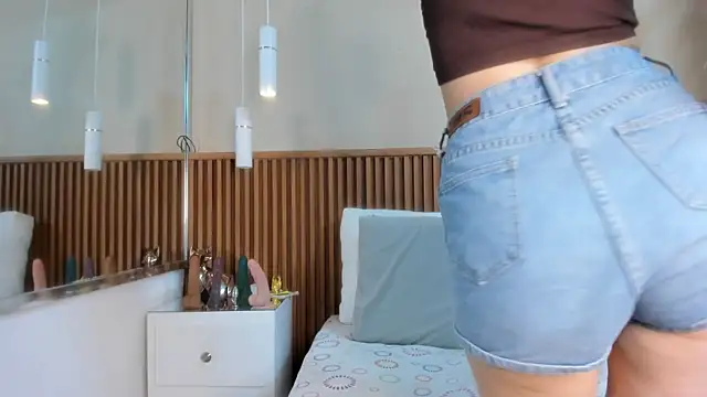 emmy lander online show from 11/09/25, 02:04