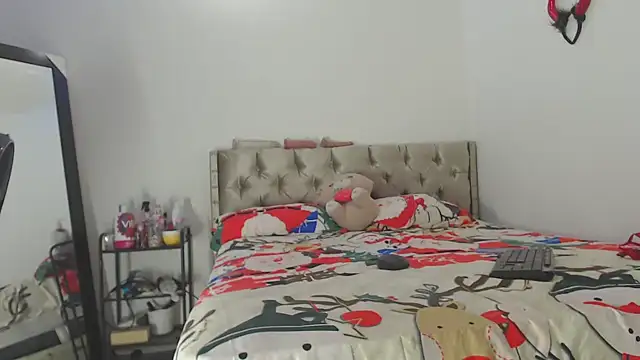 Snapshot of daniela_starks chatting on 12/18/25, 11:11 daniela starks online show from 12/18/25, 11:11